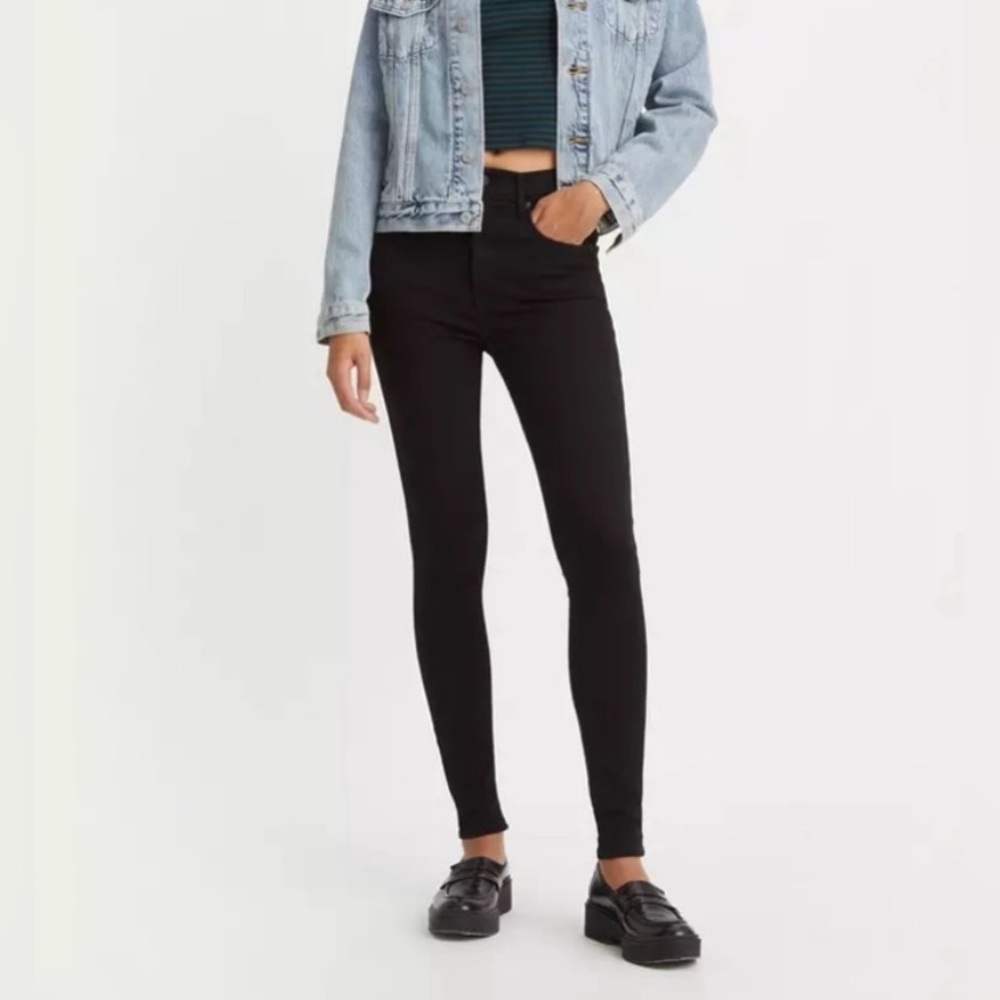 Levi's Black Skinny Pants